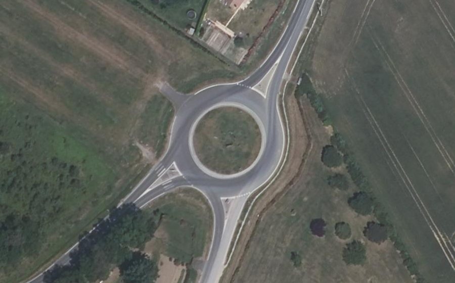 Vue aérienne du Rond-point anonyme n°276809744
