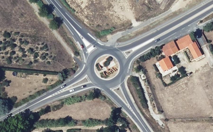 Vue aérienne du Rond-point anonyme n°27683201
