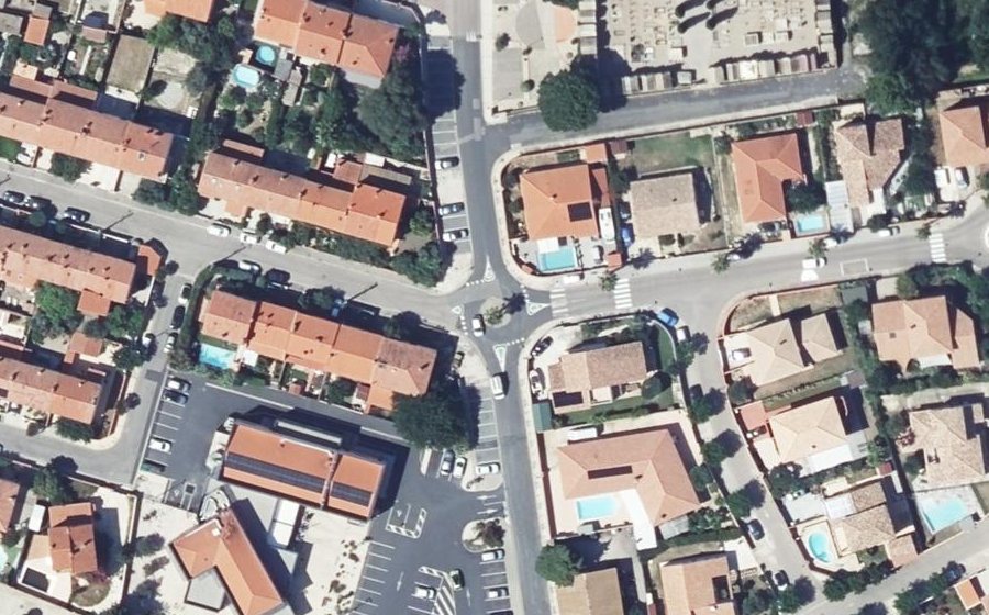 Vue aérienne du Rond-point anonyme n°27685899