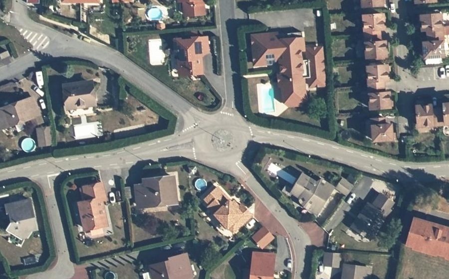 Vue aérienne du Rond-point anonyme n°27689257