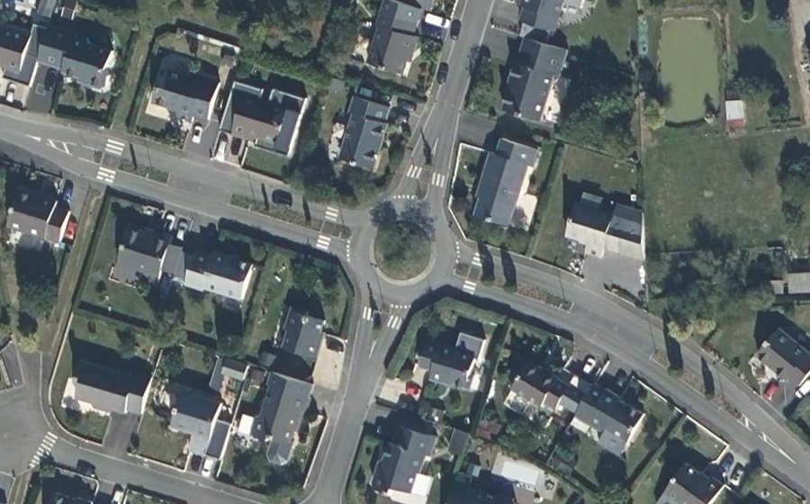 Vue aérienne du Rond-point anonyme n°27691339