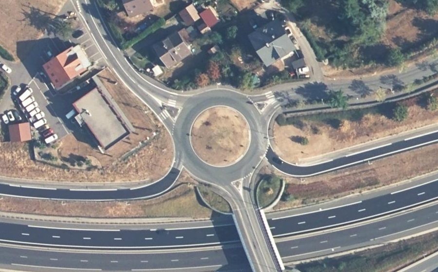 Vue aérienne du Rond-point anonyme n°27697917