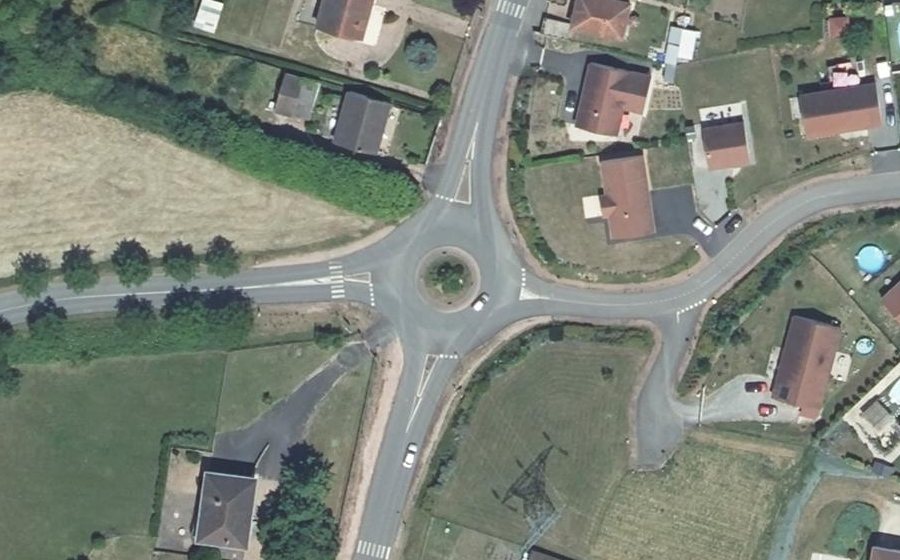 Vue aérienne du Rond-point anonyme n°27699900
