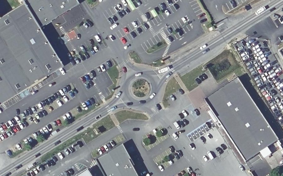 Vue aérienne du Rond-point anonyme n°277083550