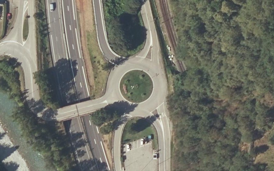 Vue aérienne du Rond-point anonyme n°27709244