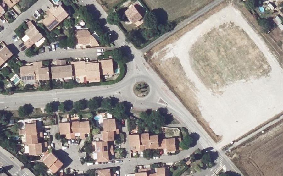 Vue aérienne du Rond-point anonyme n°27729341