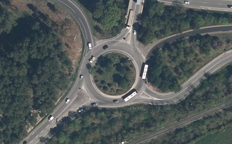 Vue aérienne du Rond-point anonyme n°27729469