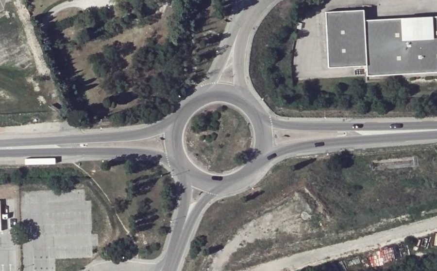 Vue aérienne du Rond-point anonyme n°27729699