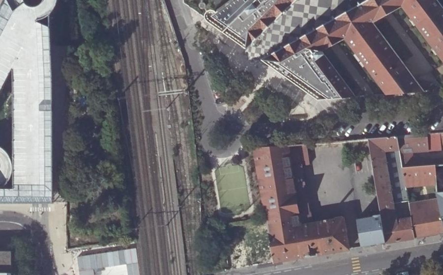 Vue aérienne du Rond-point anonyme n°277326224