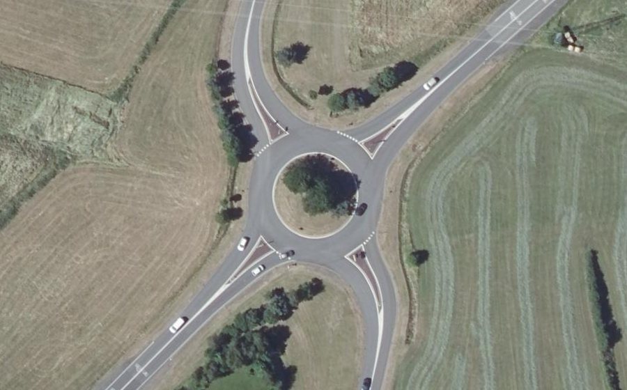 Vue aérienne du Rond-point anonyme n°27732934