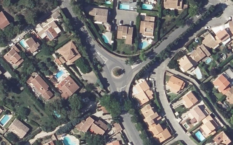 Vue aérienne du Rond-point anonyme n°27735314