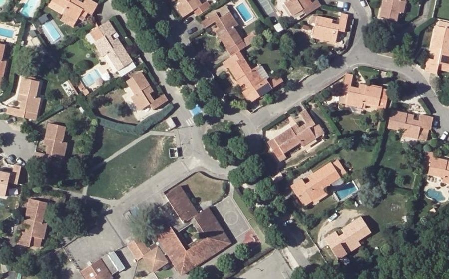 Vue aérienne du Rond-point anonyme n°27736028