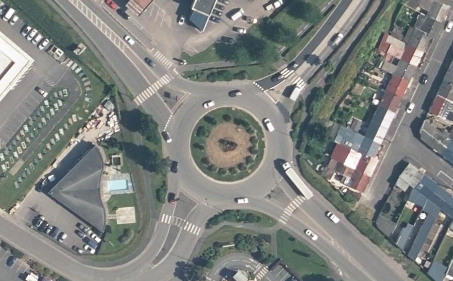 Vue aérienne du Rond-point anonyme n°27737587