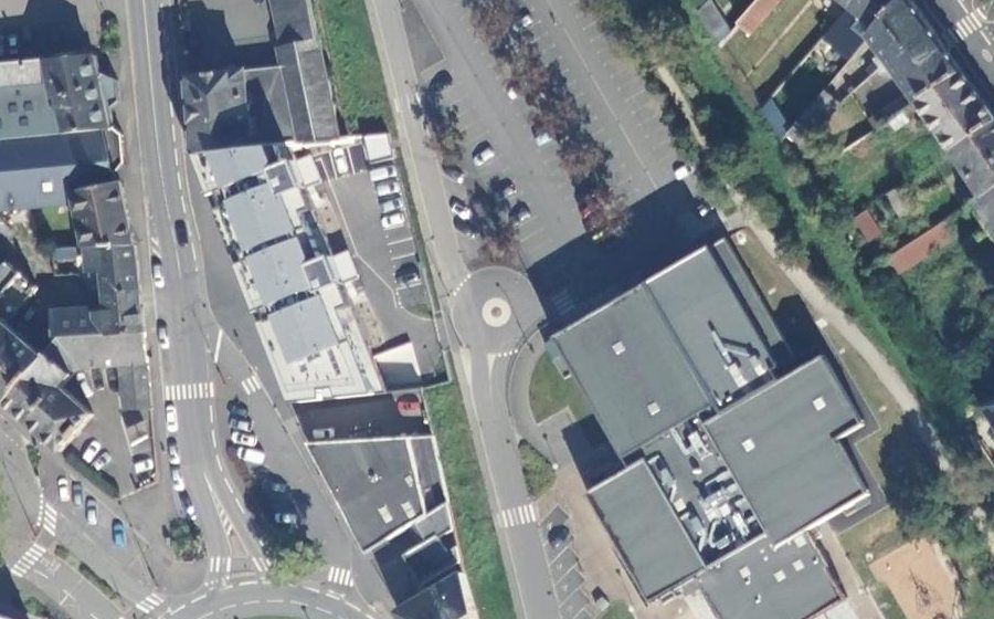 Vue aérienne du Rond-point anonyme n°27744664
