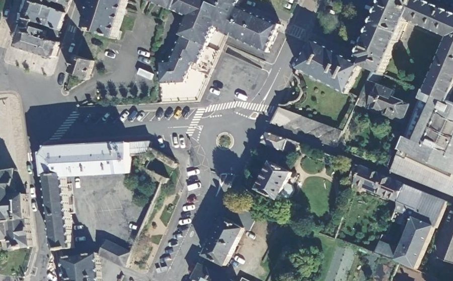 Vue aérienne du Rond-point anonyme n°27744666