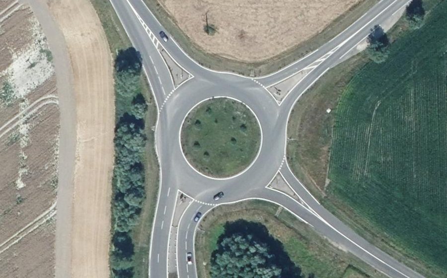 Vue aérienne du Rond-point anonyme n°27747337