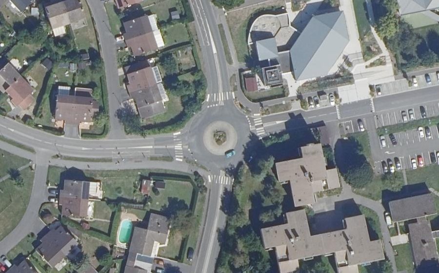 Vue aérienne du Rond-point anonyme n°27747864