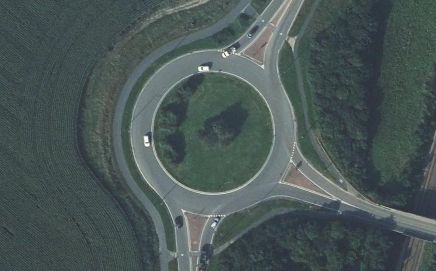 Vue aérienne du Rond-point anonyme n°27752695