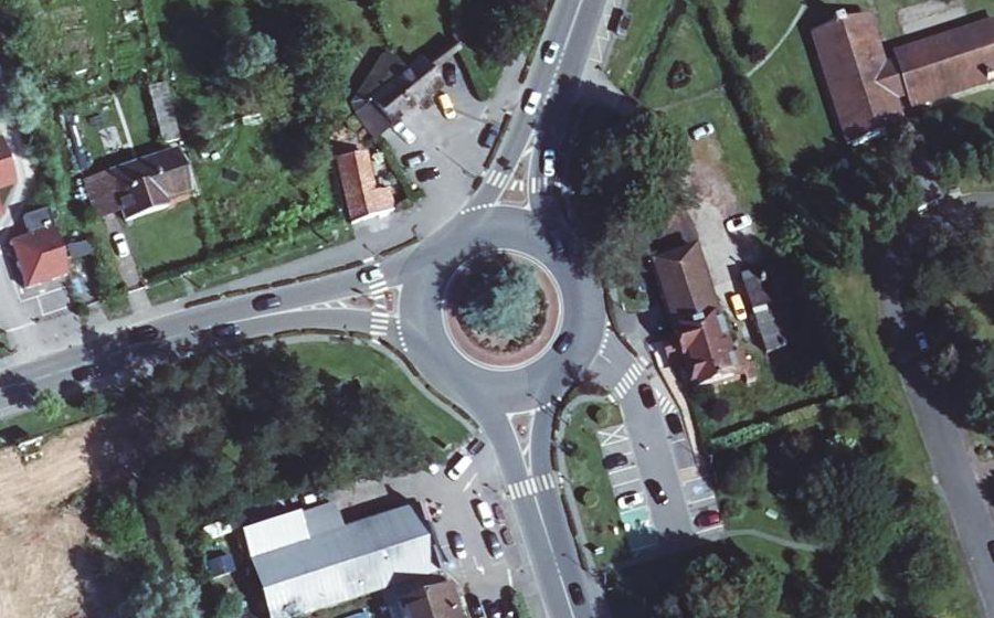 Vue aérienne du Rond-point anonyme n°27752745