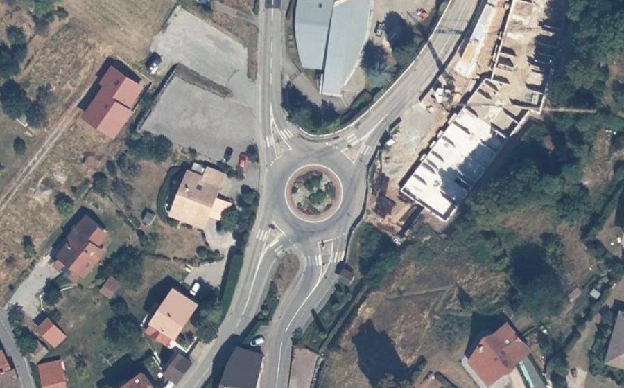 Vue aérienne du Rond-point anonyme n°27754053