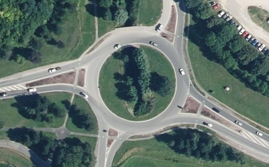 Vue aérienne du Rond-point anonyme n°27754068