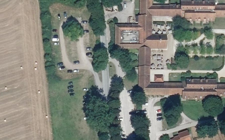 Vue aérienne du Rond-point anonyme n°27754186
