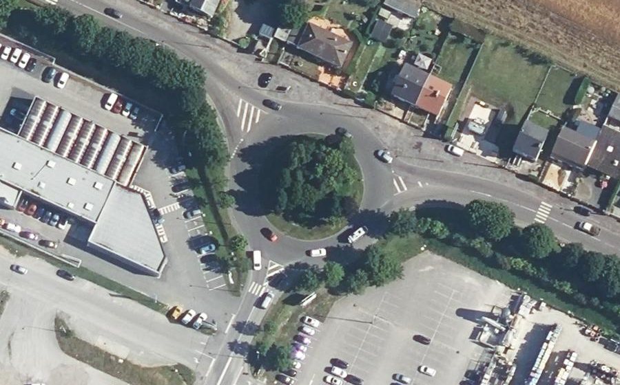 Vue aérienne du Rond-point anonyme n°27754881