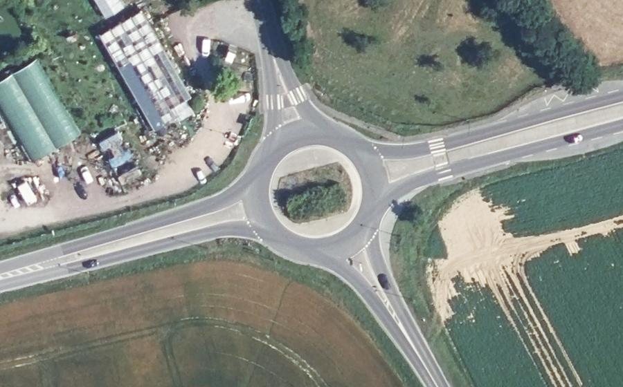 Vue aérienne du Rond-point anonyme n°27756282