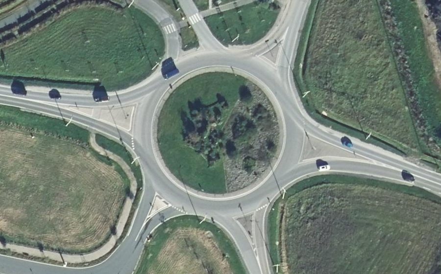 Vue aérienne du Rond-point anonyme n°27758784