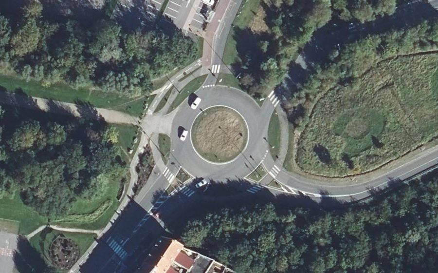 Vue aérienne du Rond-point anonyme n°27759295