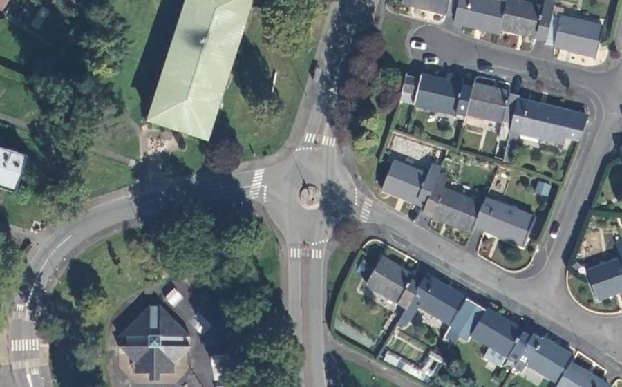 Vue aérienne du Rond-point anonyme n°27762173