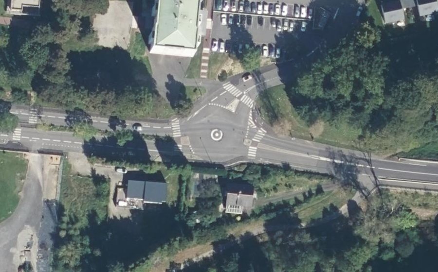 Vue aérienne du Rond-point anonyme n°27762935