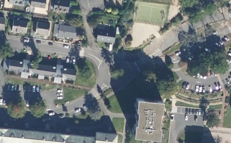 Vue aérienne du Rond-point anonyme n°27762947