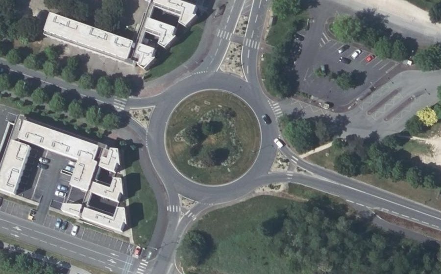 Vue aérienne du Rond-point anonyme n°27766138