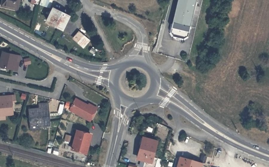 Vue aérienne du Rond-point anonyme n°27769636