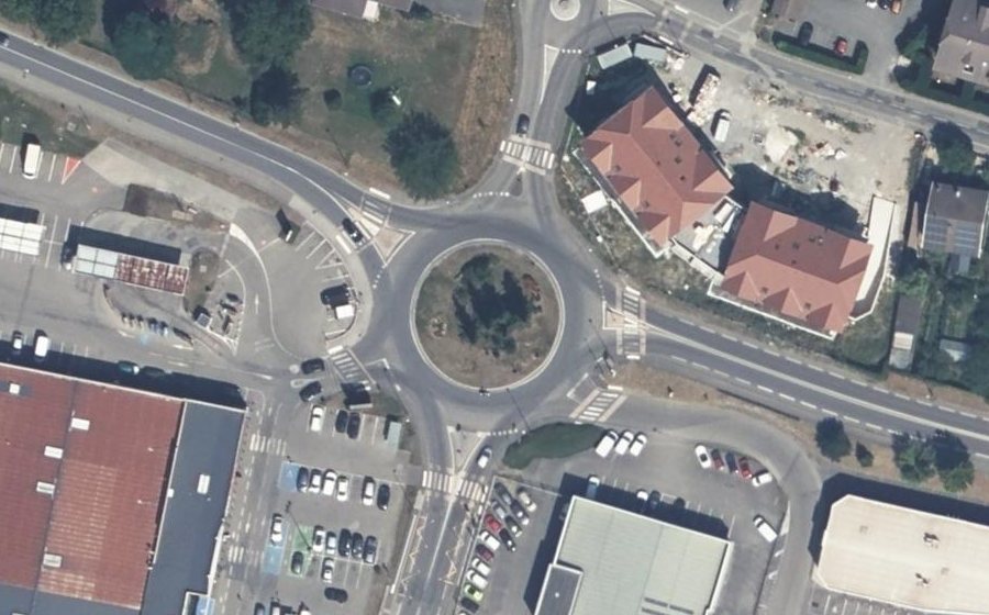 Vue aérienne du Rond-point anonyme n°27769638