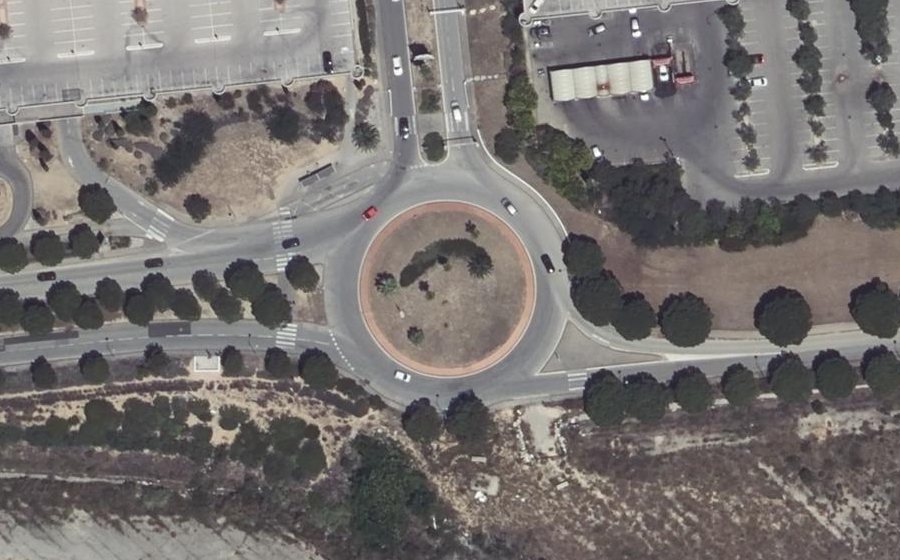 Vue aérienne du Rond-point anonyme n°27769733