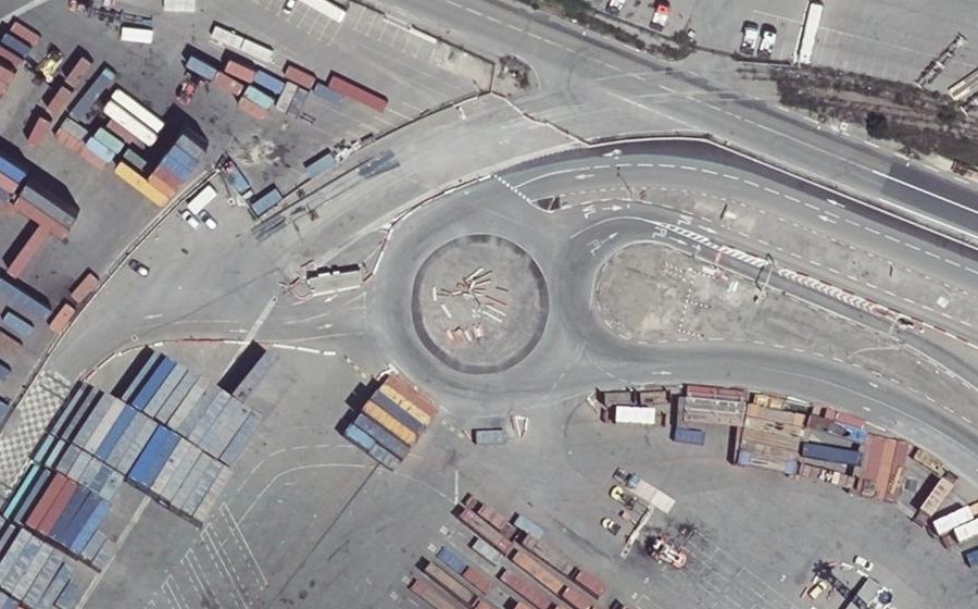 Vue aérienne du Rond-point anonyme n°27770714