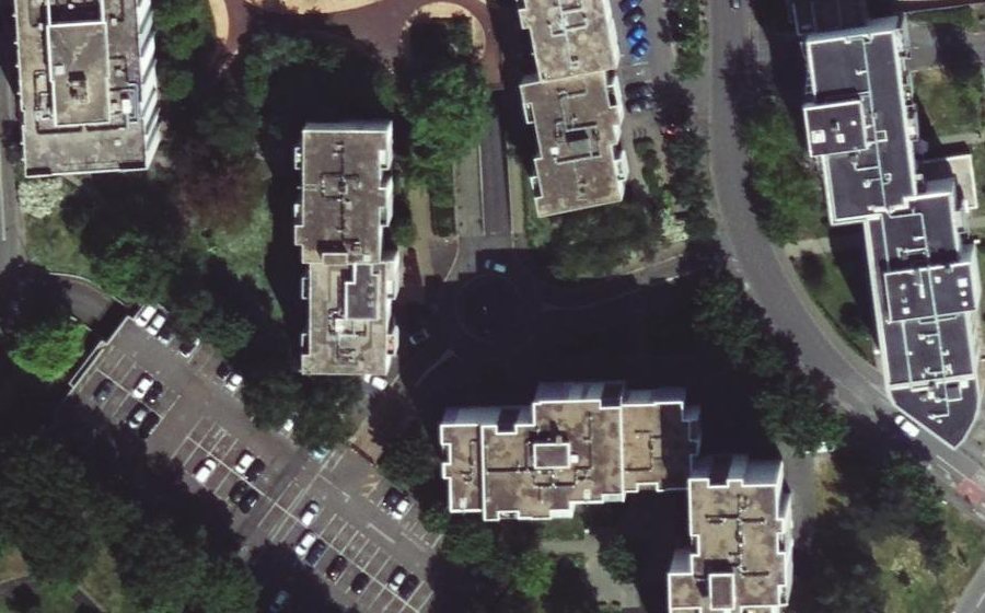 Vue aérienne du Rond-point anonyme n°277742246