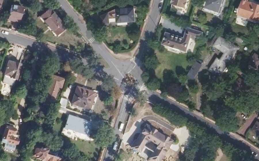 Vue aérienne du Rond-point anonyme n°27782538