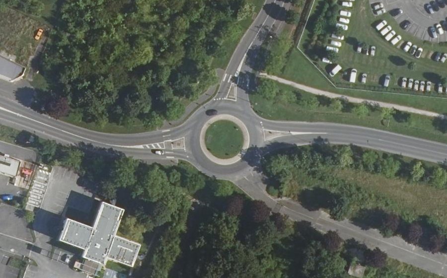 Vue aérienne du Rond-point anonyme n°27787078