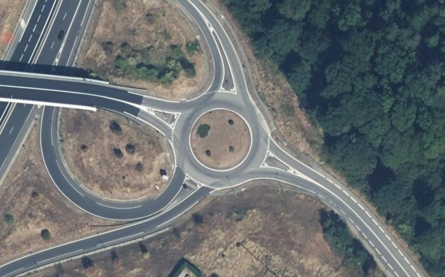 Vue aérienne du Rond-point anonyme n°27791626