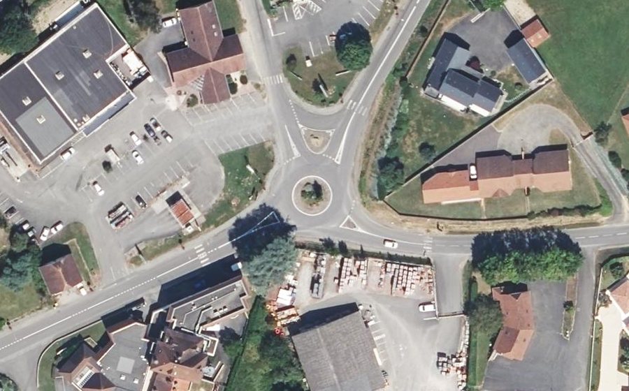 Vue aérienne du Rond-point anonyme n°27796216