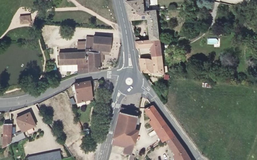 Vue aérienne du Rond-point anonyme n°278024788