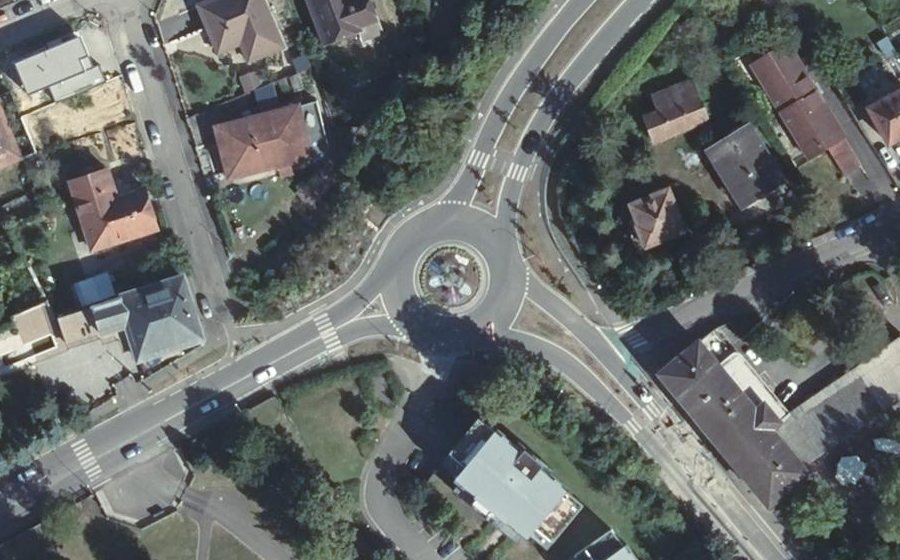 Vue aérienne du Rond-point anonyme n°27812691