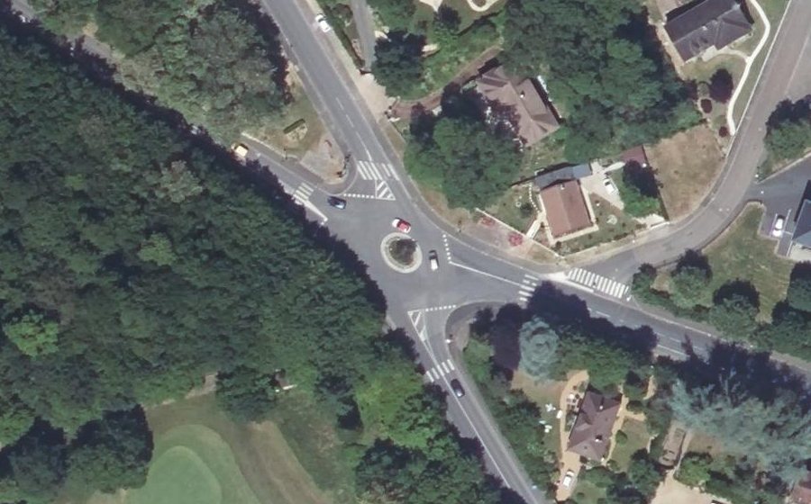 Vue aérienne du Rond-point anonyme n°278218738
