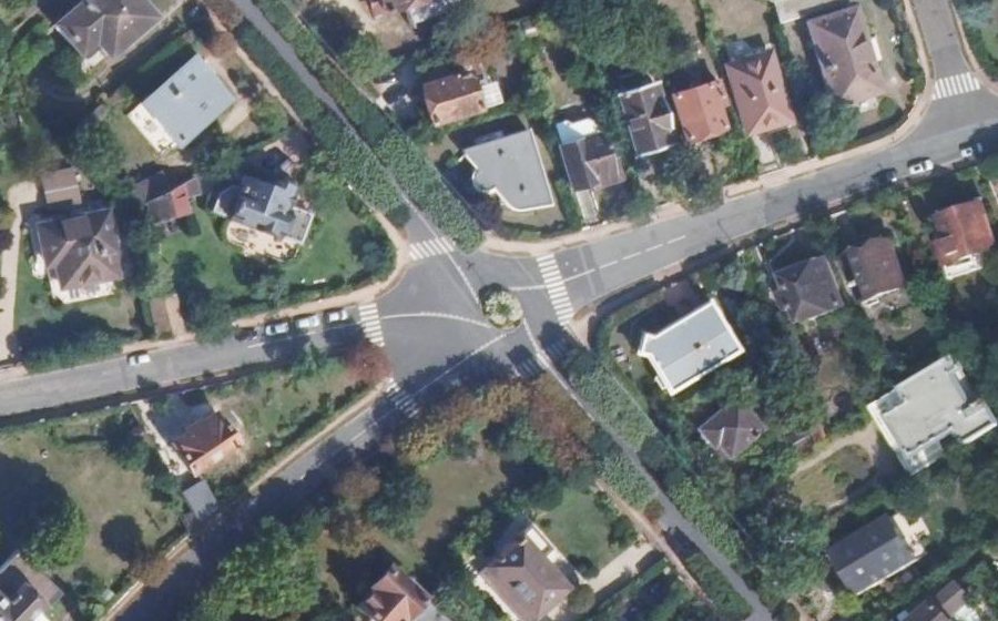 Vue aérienne du Rond-point anonyme n°27822791