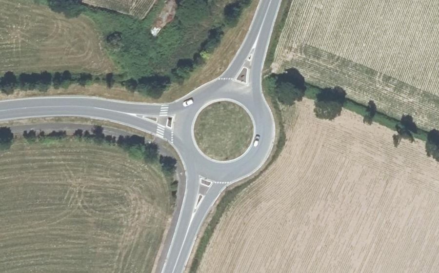 Vue aérienne du Rond-point anonyme n°278328272