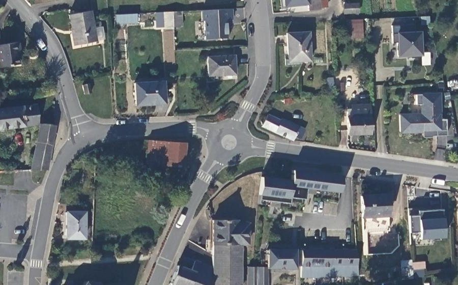 Vue aérienne du Rond-point anonyme n°278352375