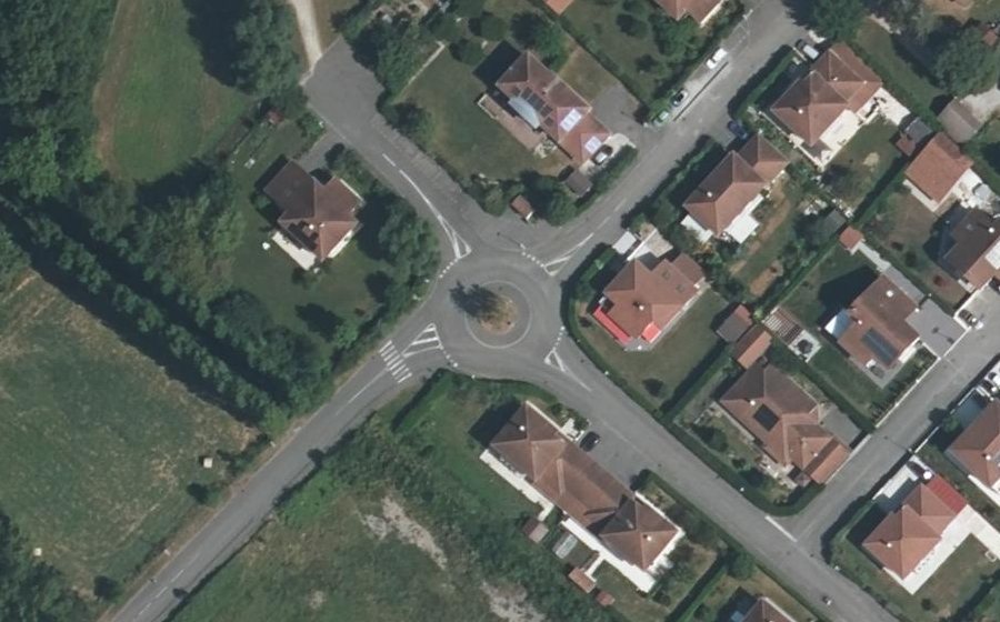 Vue aérienne du Rond-point anonyme n°27839539